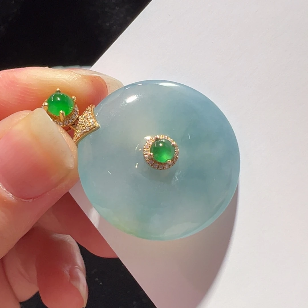 翡翠18K金镶嵌颈饰吊坠