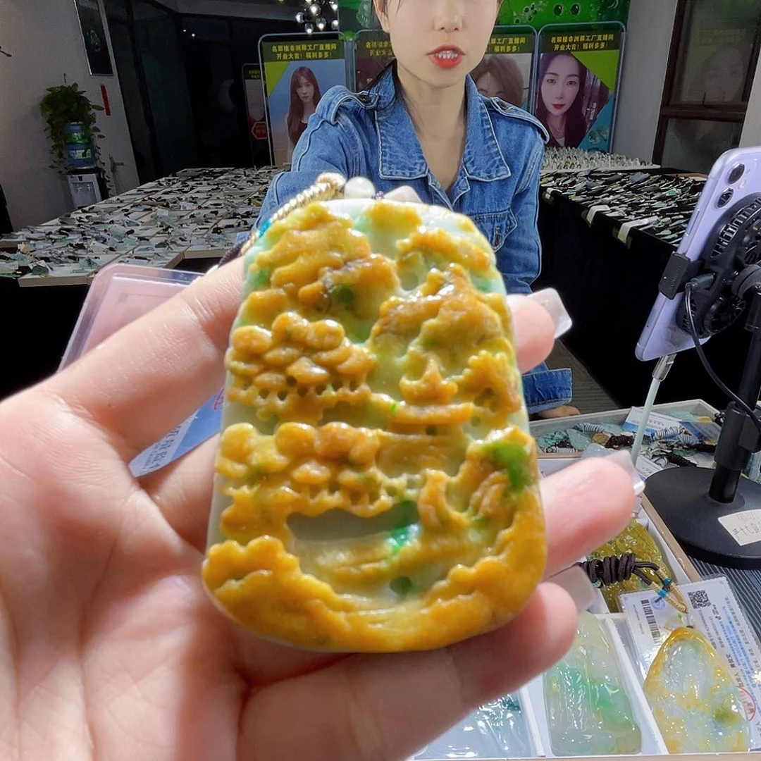 颈饰未镶嵌翡翠一个