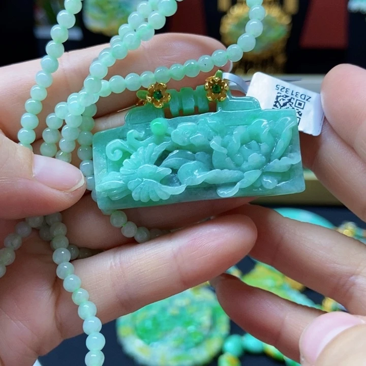 翡翠未镶嵌颈饰吊坠
