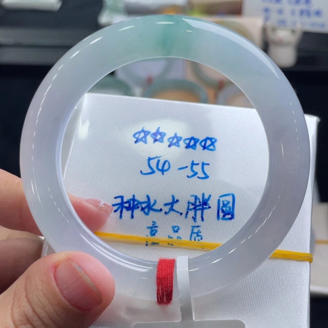 翡翠手镯未镶嵌翡翠手镯