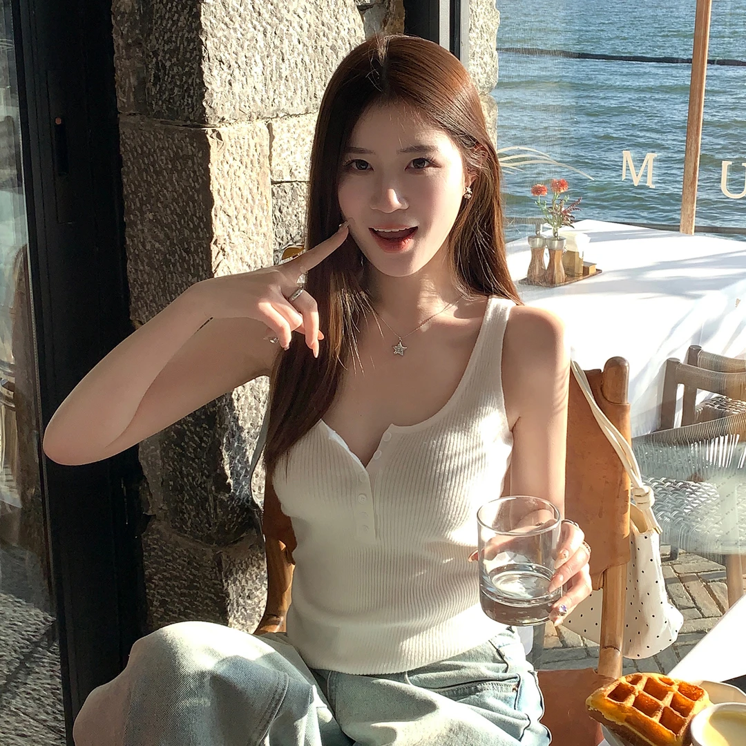 白色背心女夏外穿2025新款炸街独特漂亮小吊带冰丝无袖修身小上衣