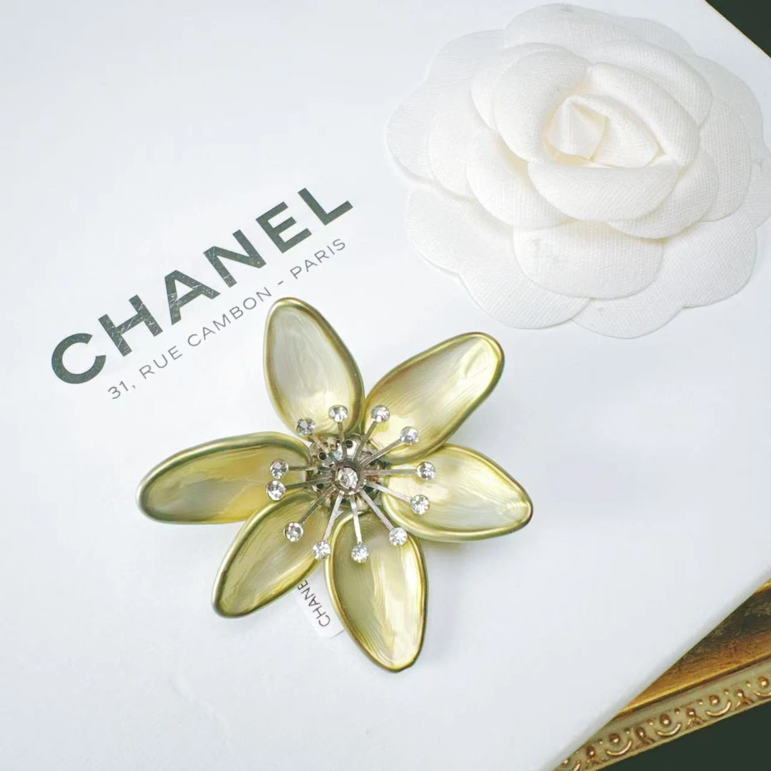 95新 Chanel/香奈儿 柚礼中古/香奈儿莱茵石花朵胸针LZ507182
