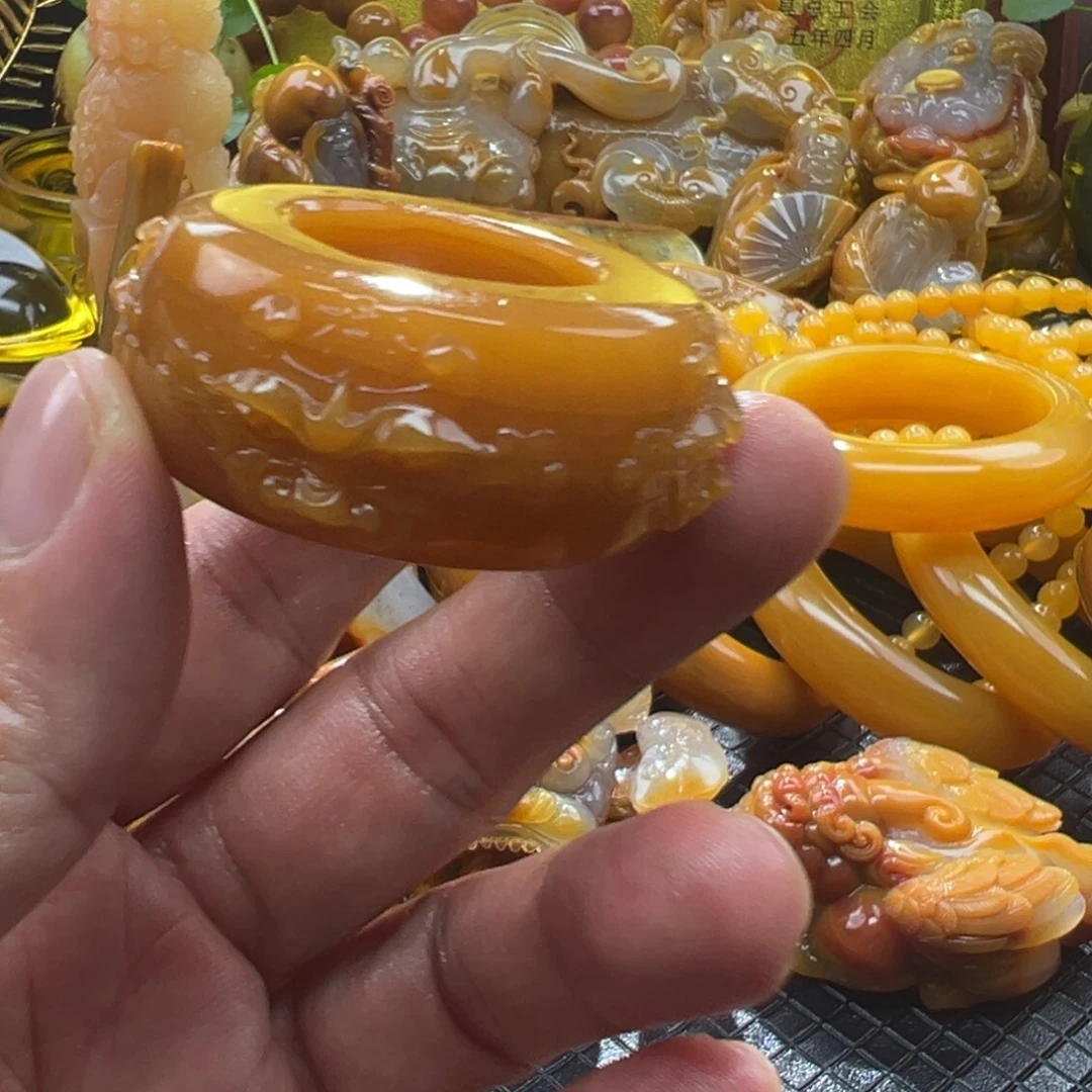 石英质玉未镶嵌颈饰