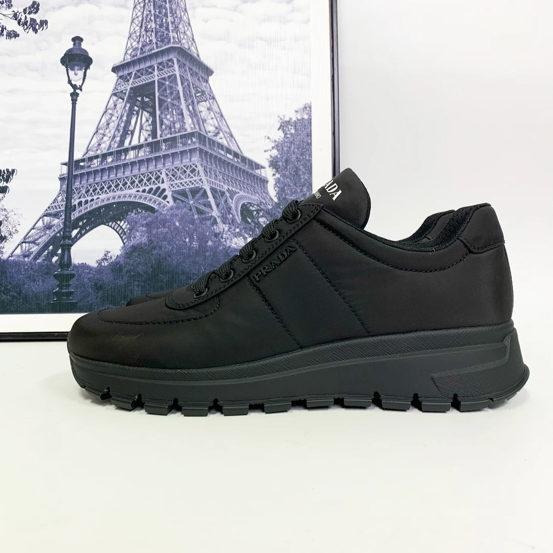 未使用 Prada/普拉达 普拉达再生尼龙黑标LOGO运动鞋百搭