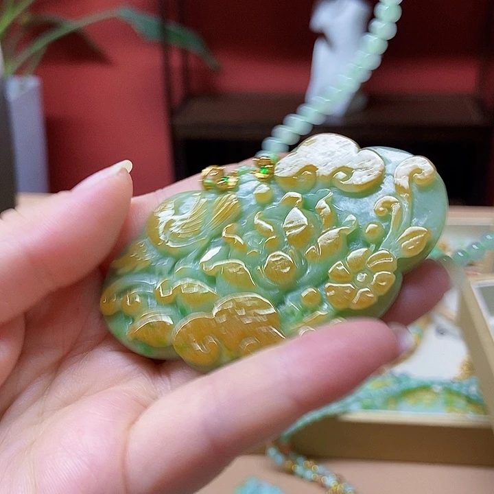 翡翠未镶嵌颈饰吊坠