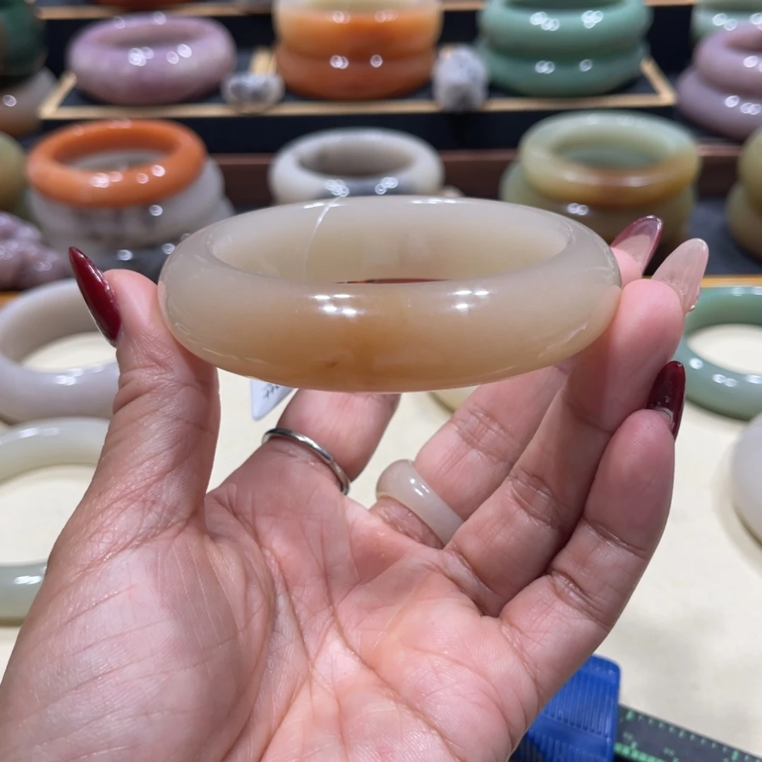 未镶嵌手镯石英岩玉