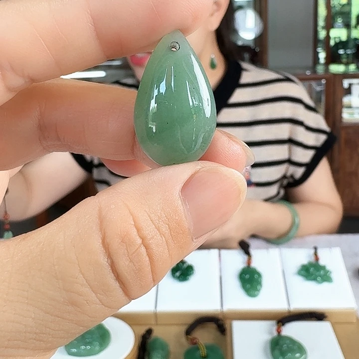 密玉（石英质玉）未镶嵌颈饰