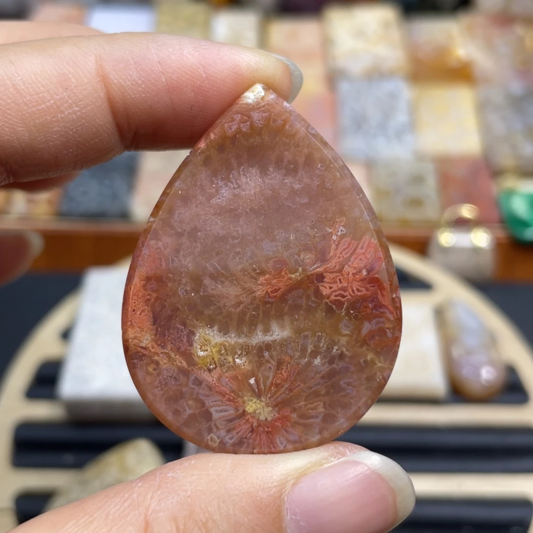 硅化玉未镶嵌颈饰k61