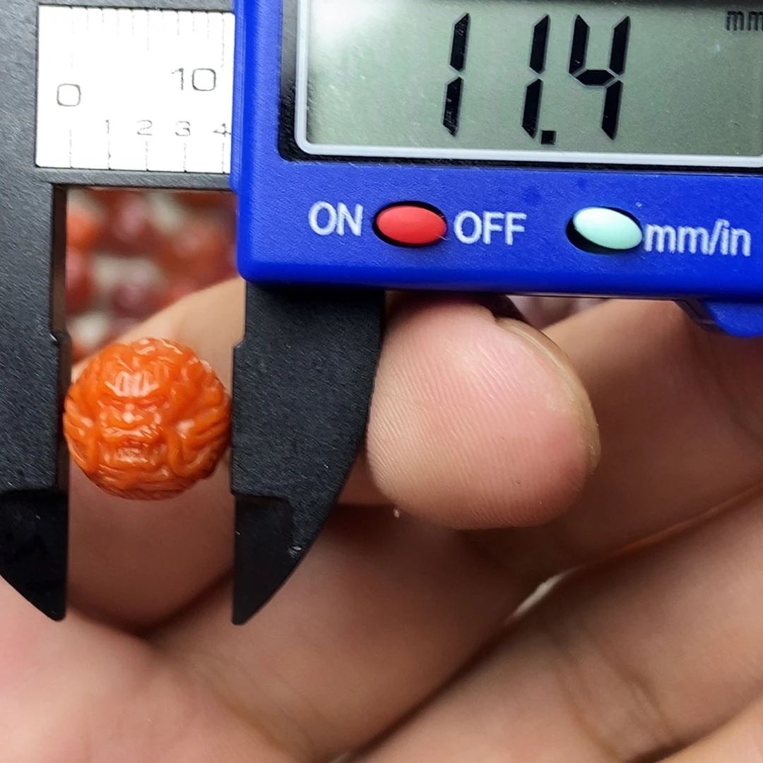 南红玛瑙未镶嵌配饰有瑕疵