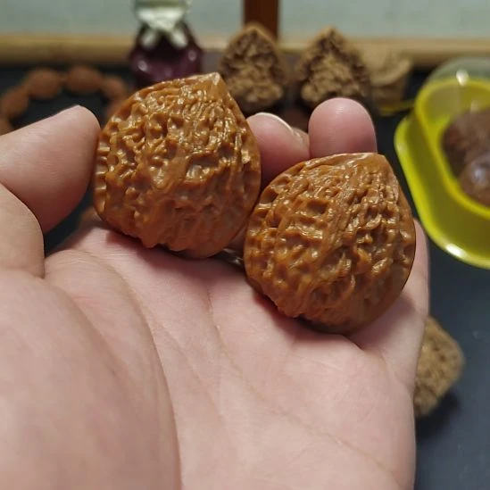 文玩核桃吊坠36金牛