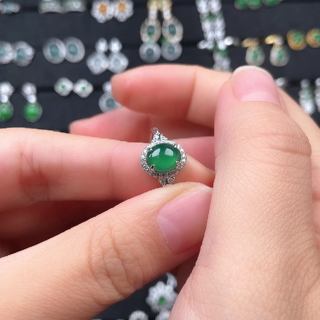 翡翠未镶嵌耳饰Ooooooo