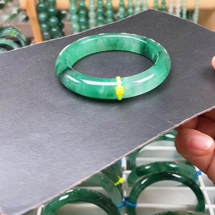 未镶嵌手镯石英质玉