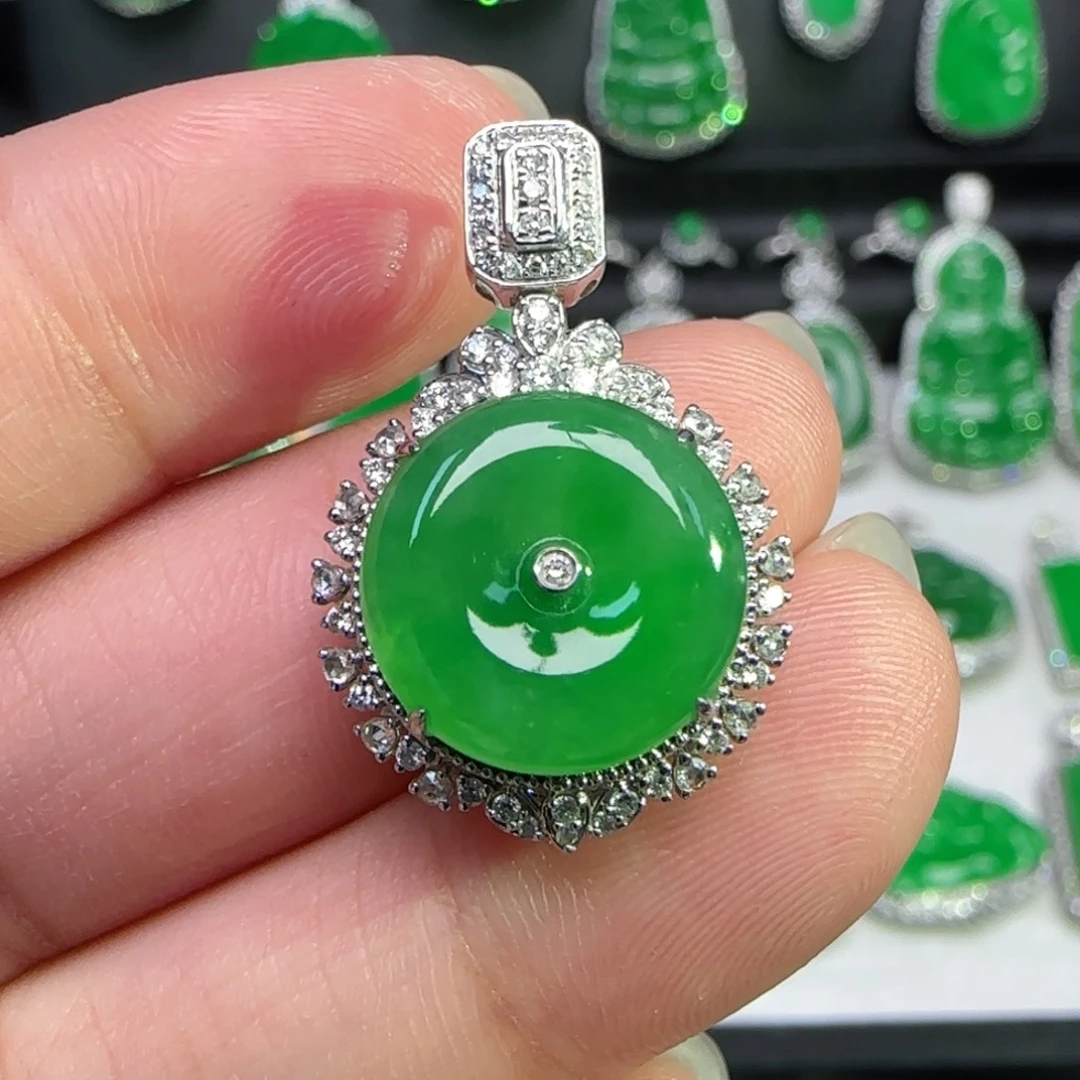 翡翠18K金镶嵌颈饰吊坠