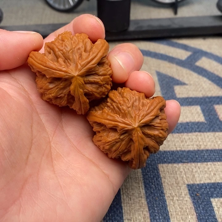 吊坠文玩核桃我***心三棱