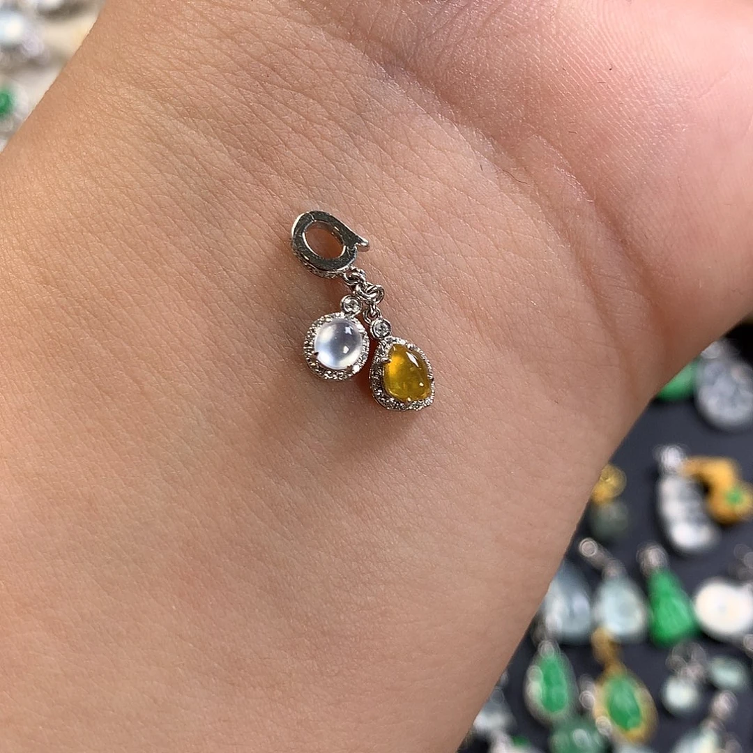 翡翠18K金镶嵌颈饰