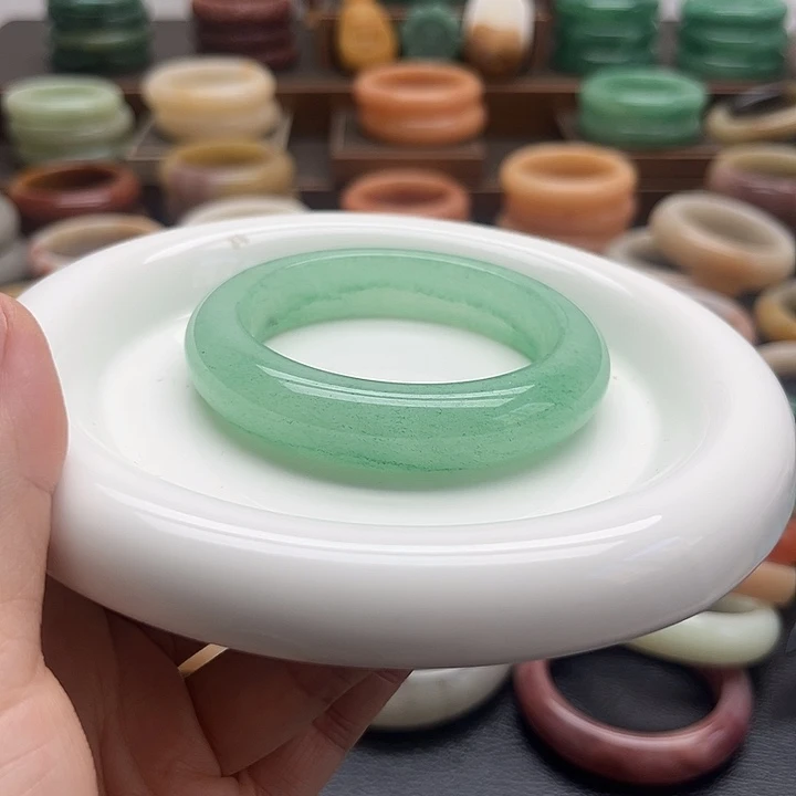 石英质玉未镶嵌手镯