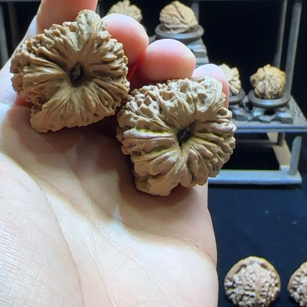 文玩核桃吊坠大凹
