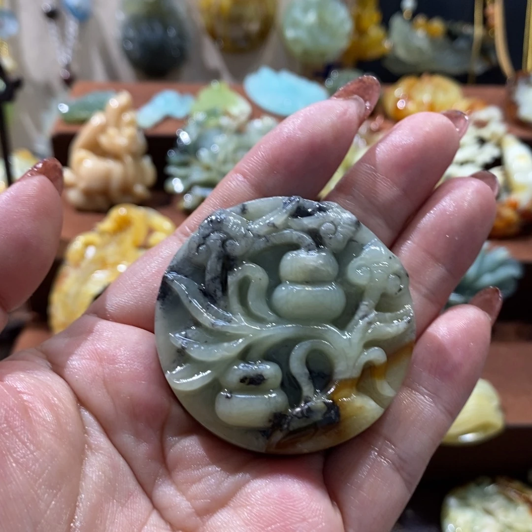 蛇纹石玉未镶嵌颈饰