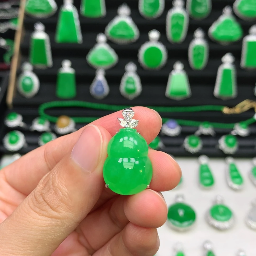 丸***子翡翠18K金镶嵌吊坠(不含链)