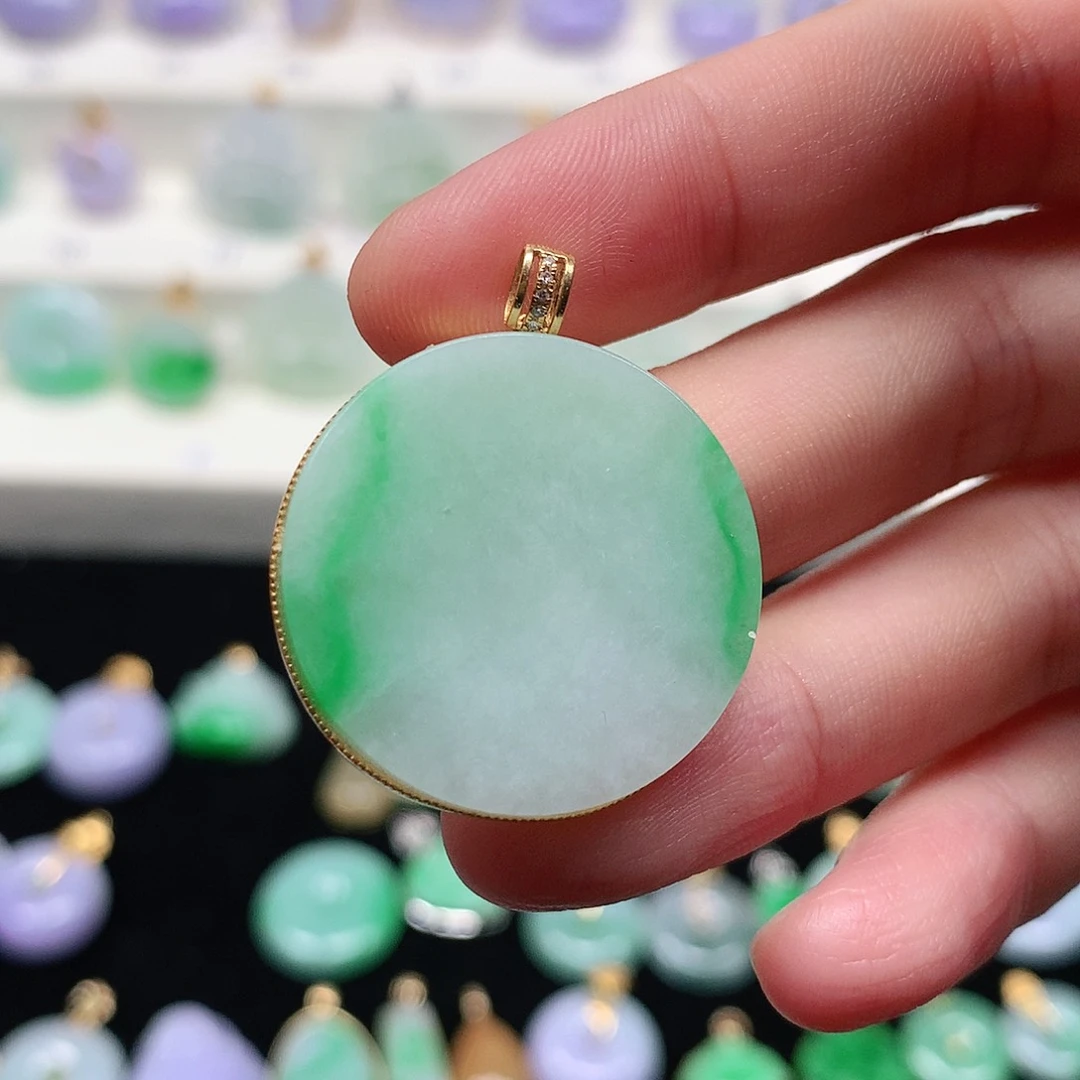 颈饰18K金镶嵌翡翠翡翠吊坠