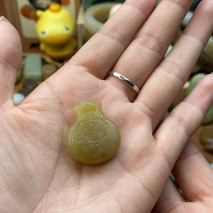 和田玉（糖玉）未镶嵌颈饰