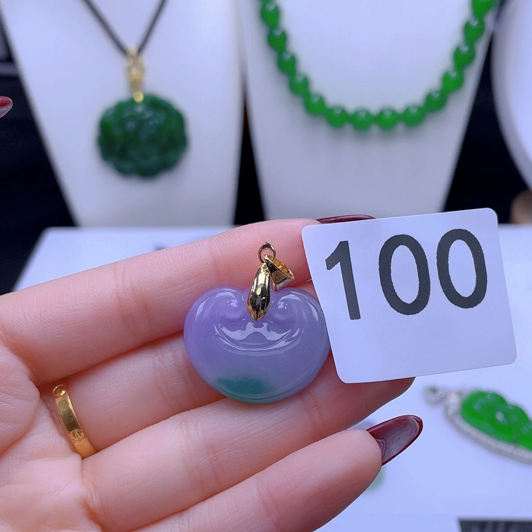 翡翠吊坠(赠链)未镶嵌