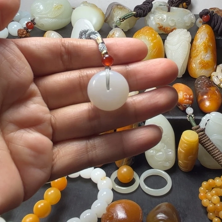 和田玉未镶嵌颈饰