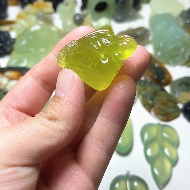 未镶嵌蛇纹石玉颈饰