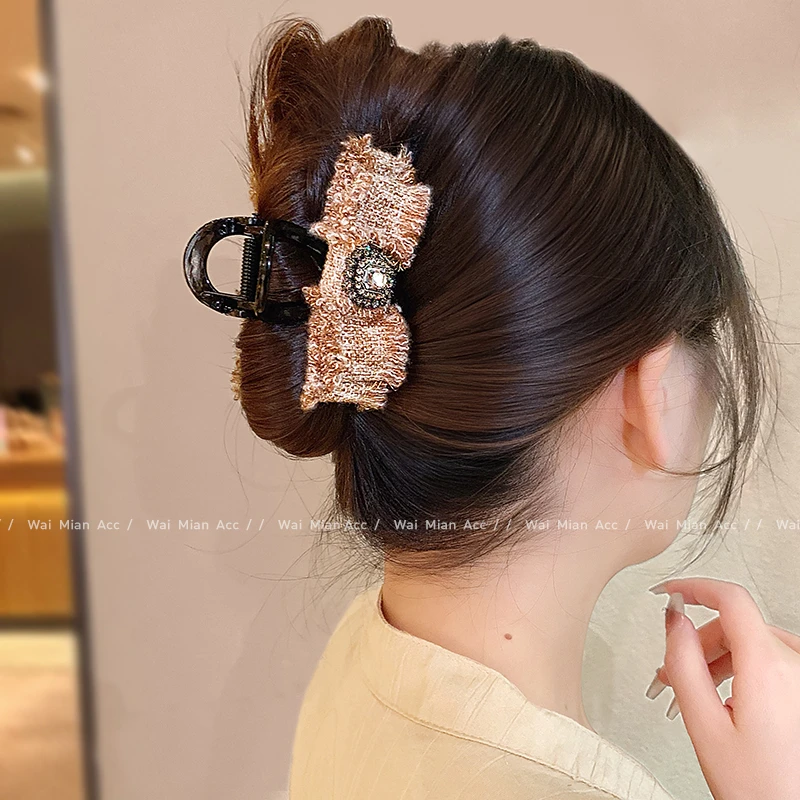 小香风蝴蝶结抓夹女高级感镶钻发量少盘发夹秋冬新款后脑勺鲨鱼夹