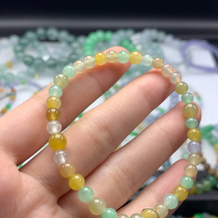 翡翠手镯未镶嵌翡翠