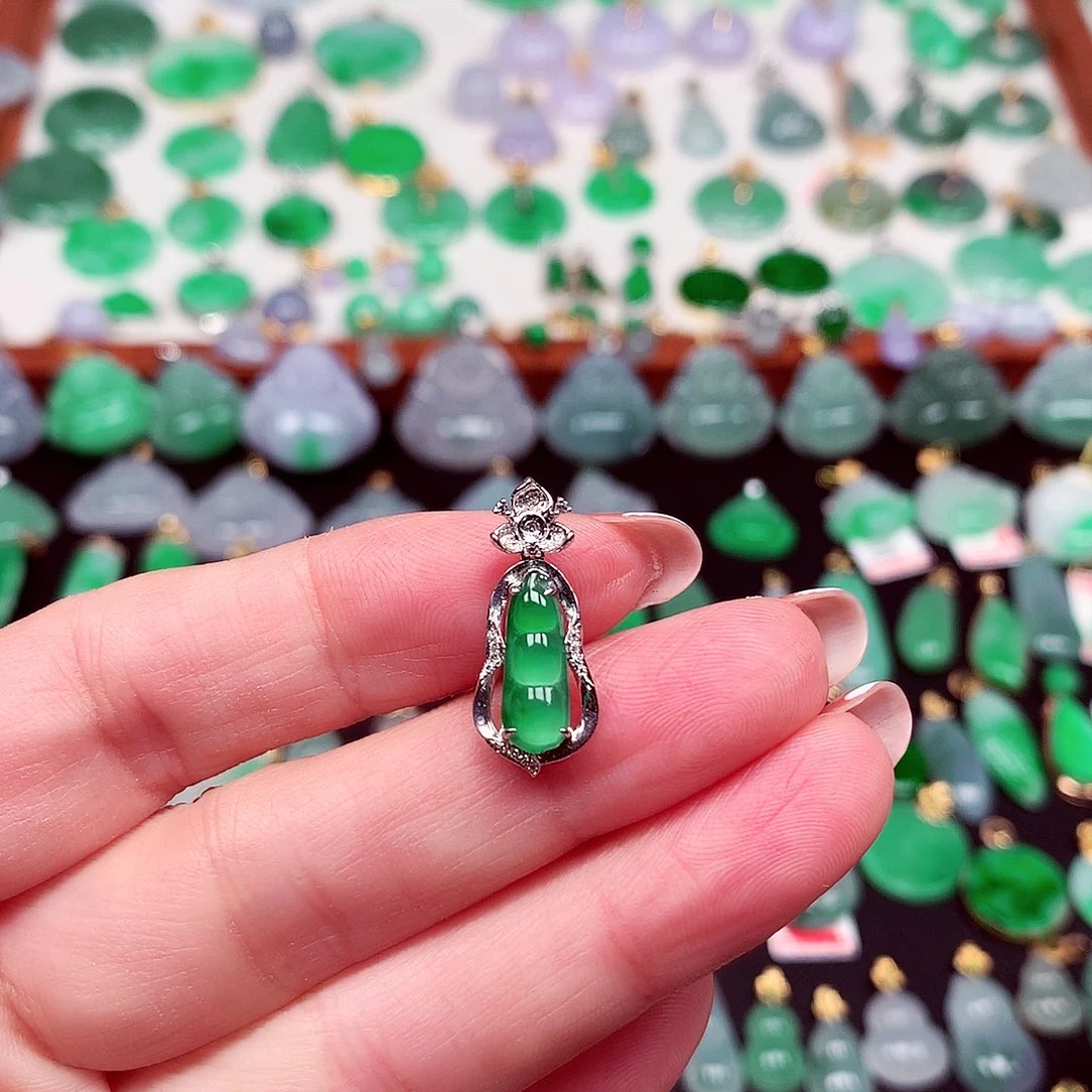 翡翠18K金镶嵌颈饰