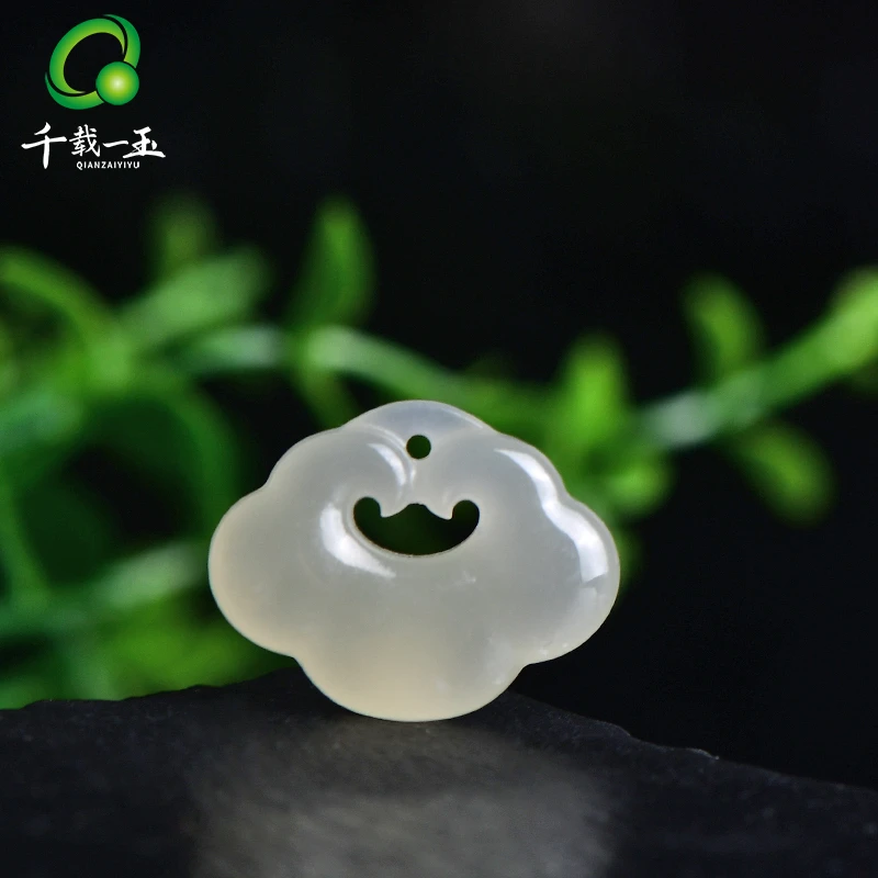 千载一玉和田玉 青白色小如意吊坠 QZM7021