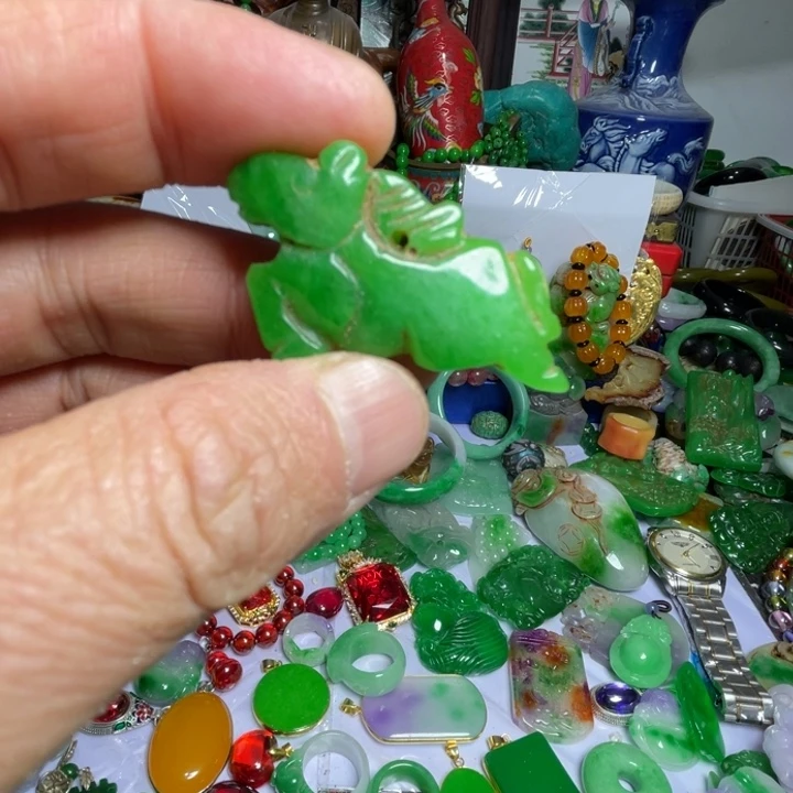 伟***峰吊坠滴血莲花菩提
