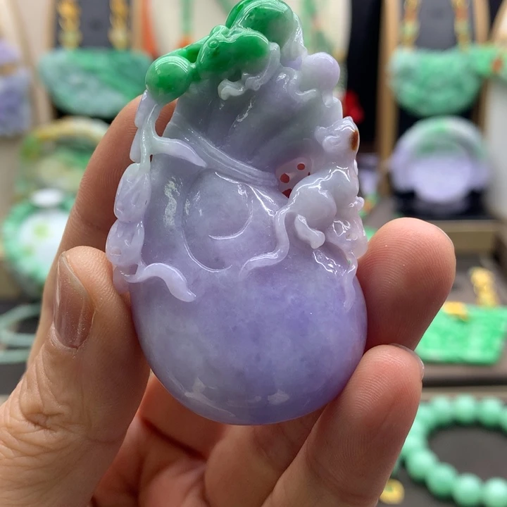 翡翠吊坠(赠链)未镶嵌