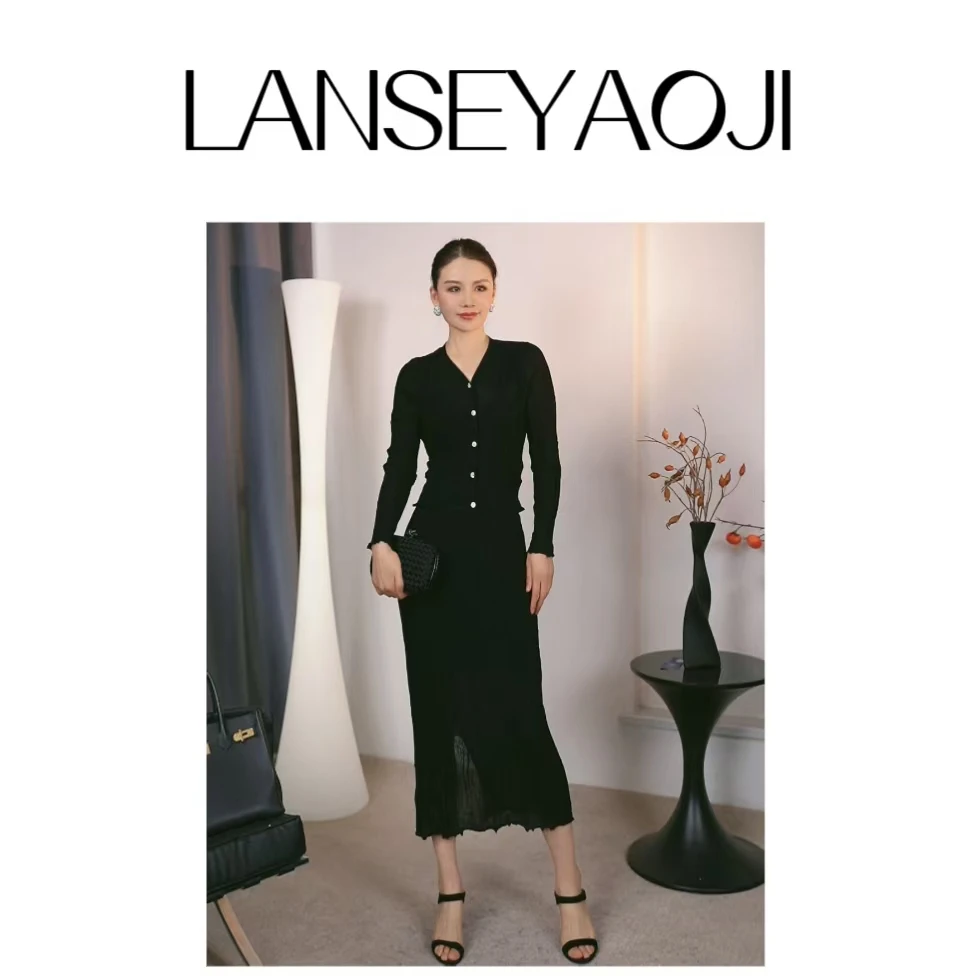 LANSEYAOJI/兰色腰姬25SS 针织理花套裙