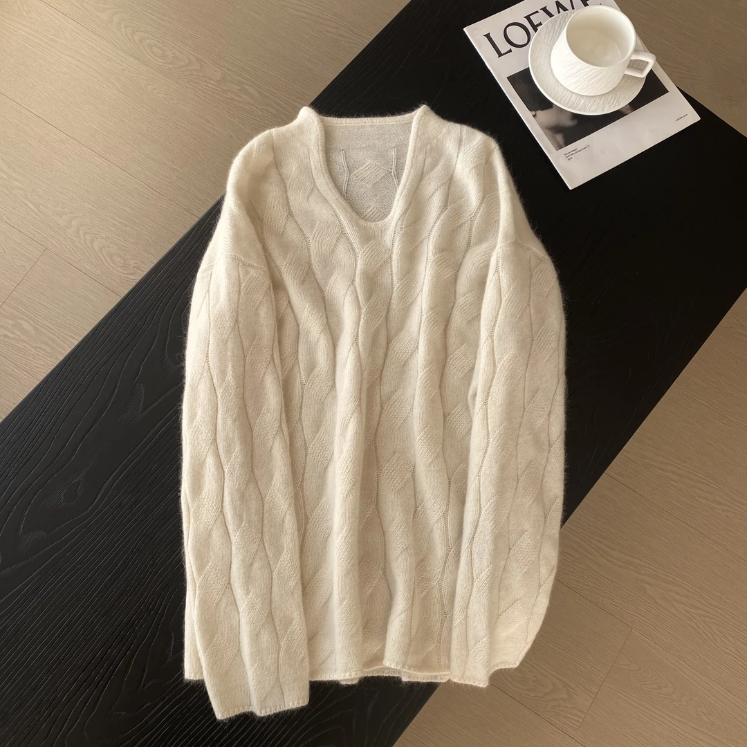 yuhee “绒感绞花” 高品质简约气质V领浣熊绒+绵羊毛毛衣1127.02