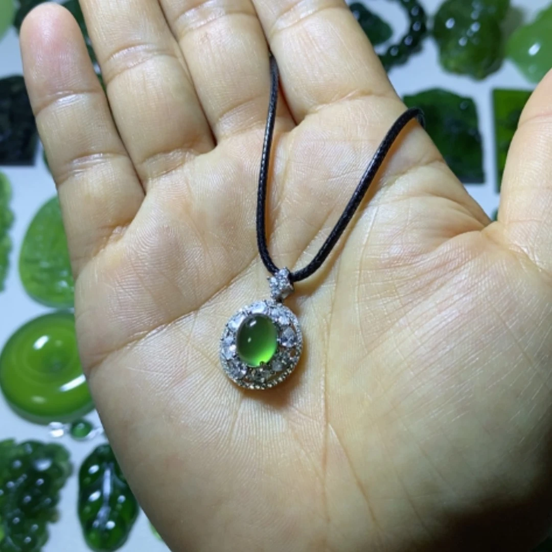 【闪购商品】银S925镶嵌蛇纹石玉颈饰