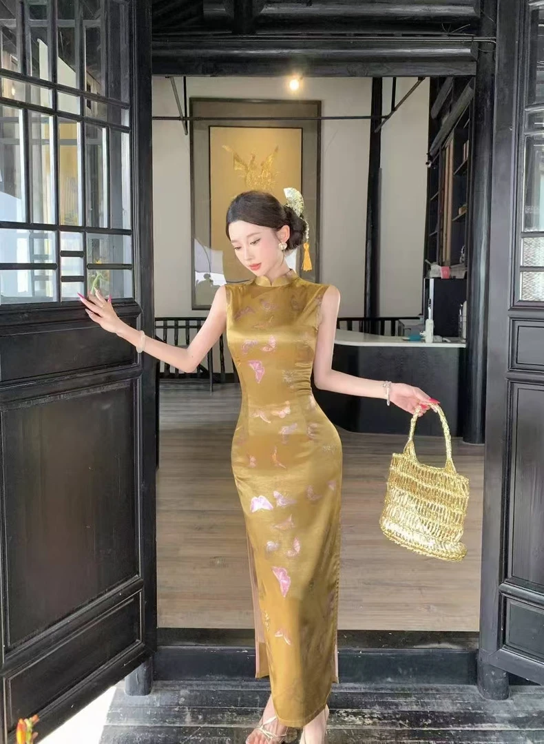 金色旗袍高端大气上档次2025新款巨好看蝴蝶连衣裙夏季薄款金銮缎