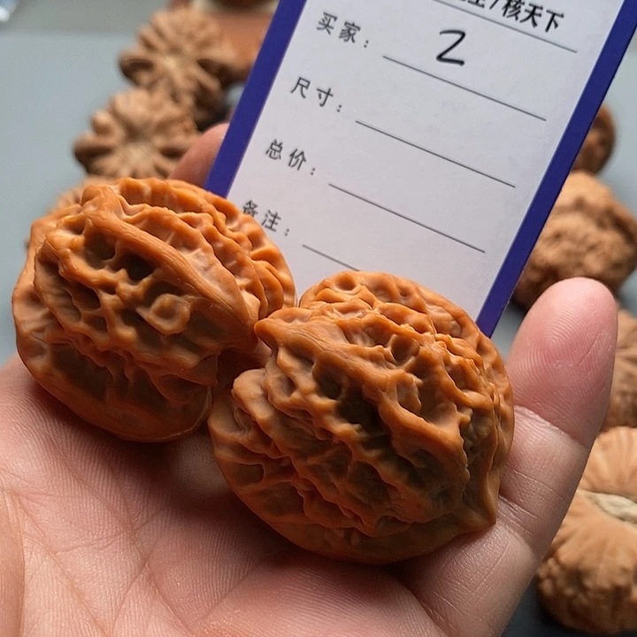 t***u吊坠桃核大龙狮子头