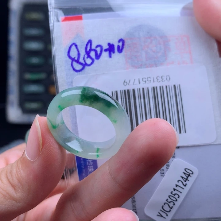 定制翡翠未镶嵌戒圈