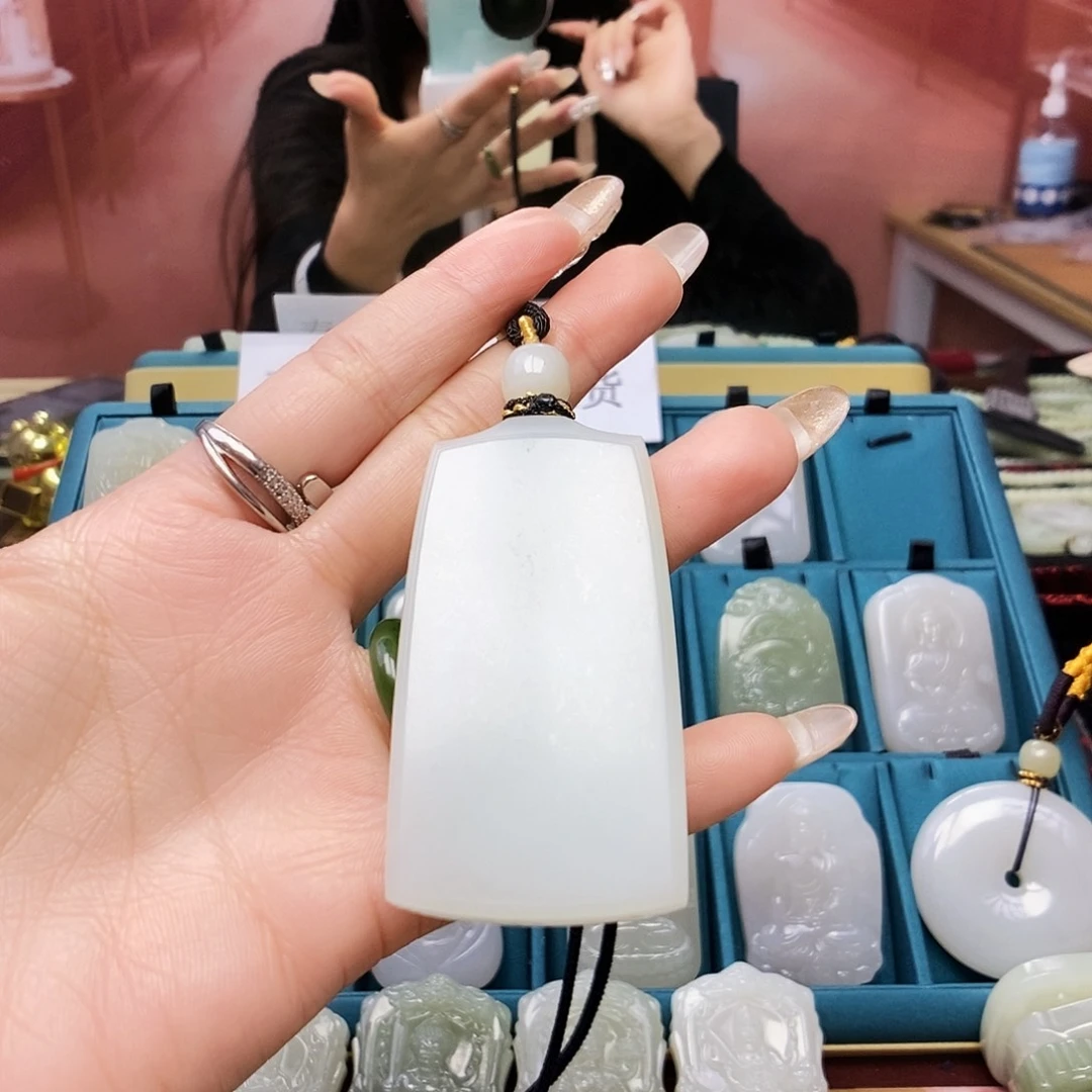 和田玉颈饰未镶嵌春**实