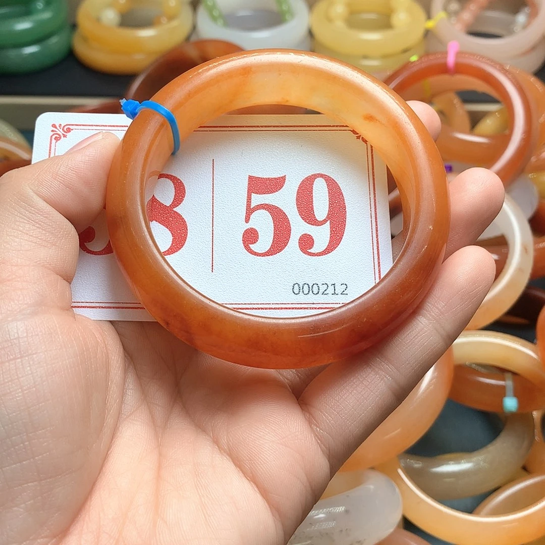 未镶嵌石英质玉（黄龙玉）手镯