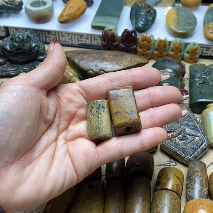 透闪石质玉手把未镶嵌湄*