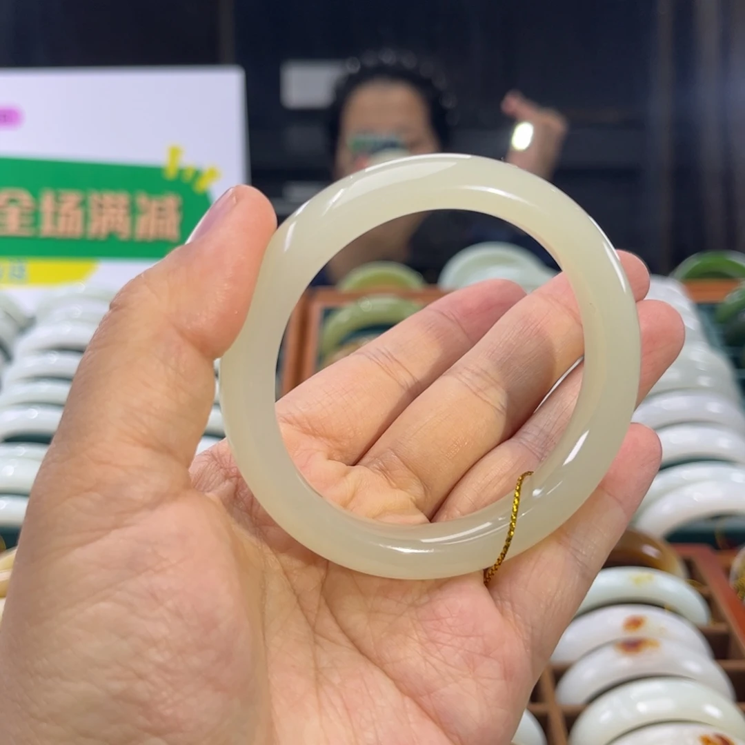 和田玉未镶嵌手镯