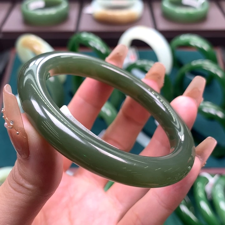 未镶嵌手镯和田玉5556
