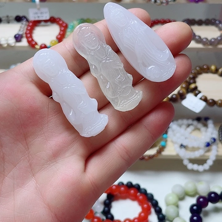 石英质玉合金颈饰