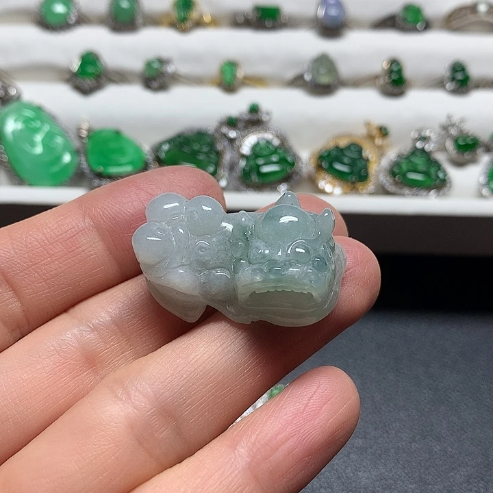 翡翠未镶嵌颈饰吊坠