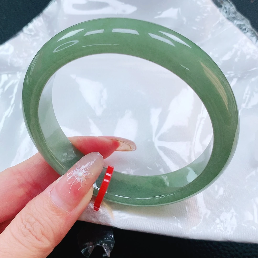 翡翠手镯未镶嵌59圈