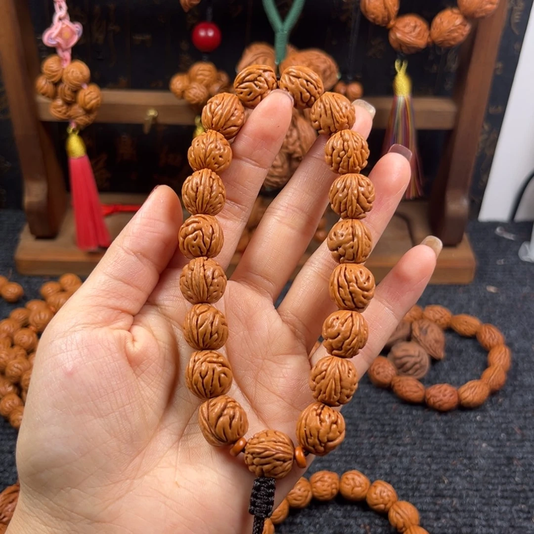 吊坠桃核桃枭手持L4