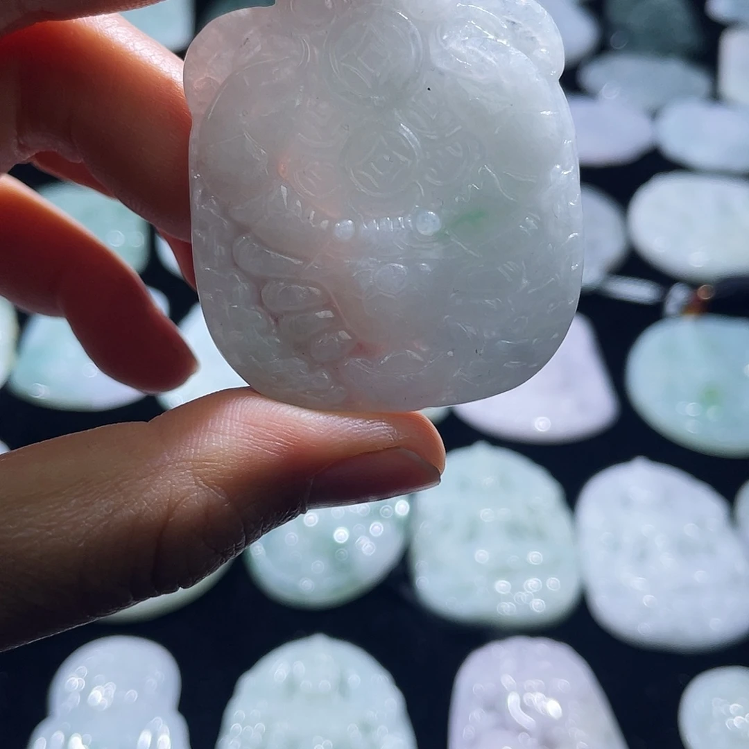 翡翠未镶嵌颈饰螃蟹